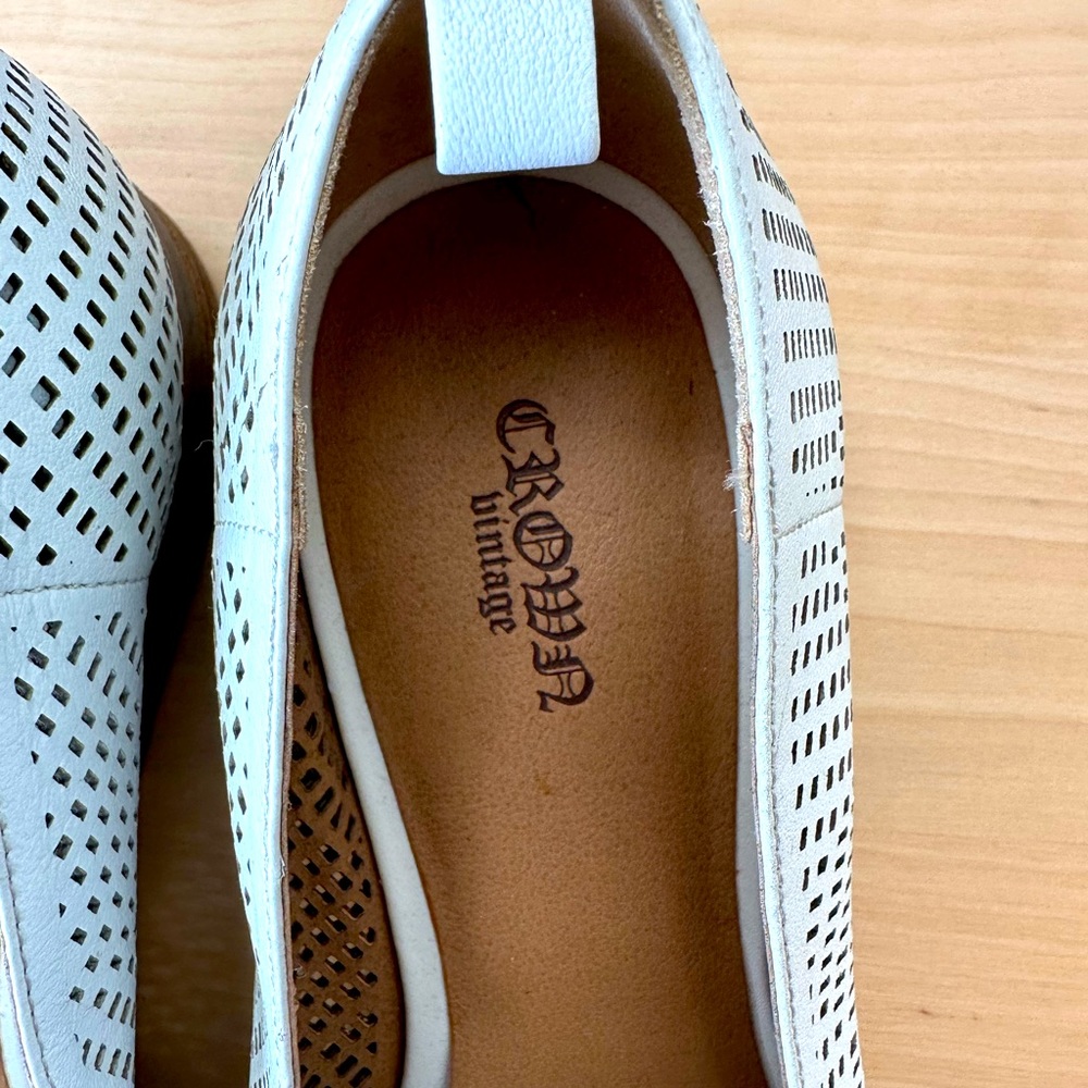 ✨🎊HP✨🎊.  NWOT! Crown Vintage Venetia White Leather Perforated Loafer - Picture 5 of 8
